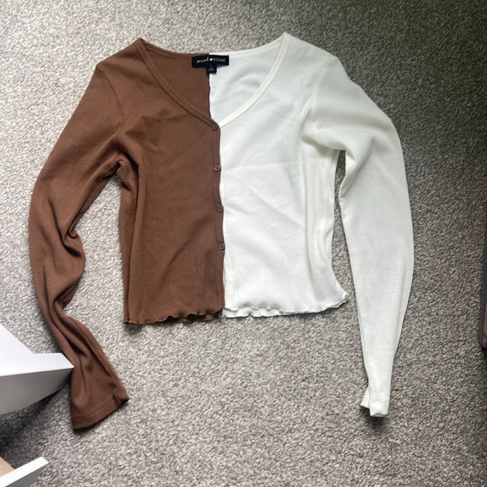 brown/white shirt